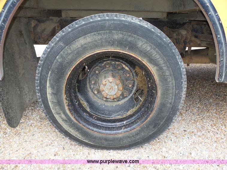 image for item K8456 1990 International 3800 school bus