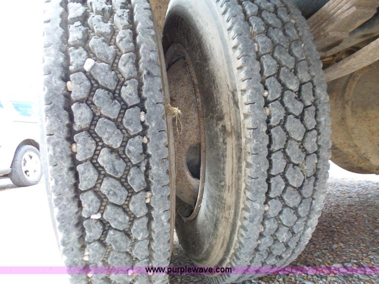 image for item K8456 1990 International 3800 school bus