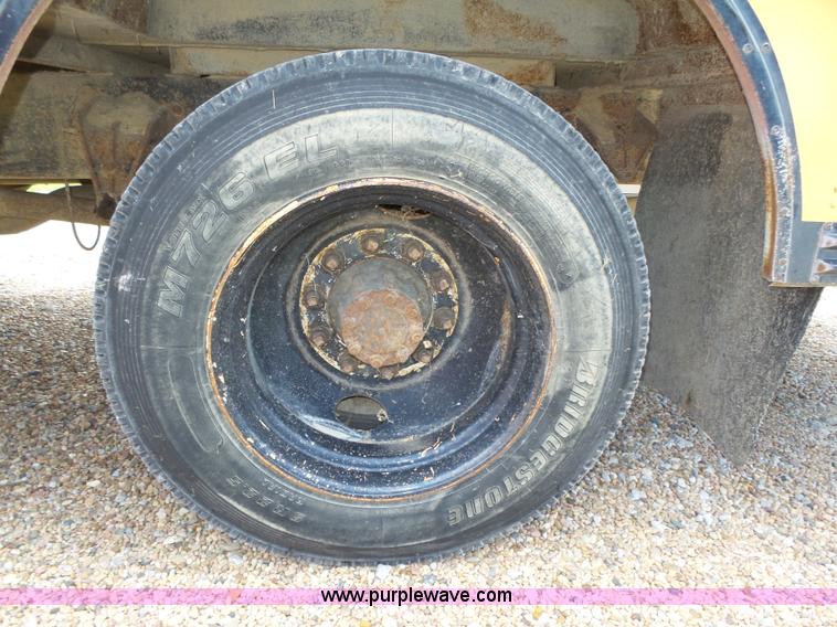 image for item K8456 1990 International 3800 school bus