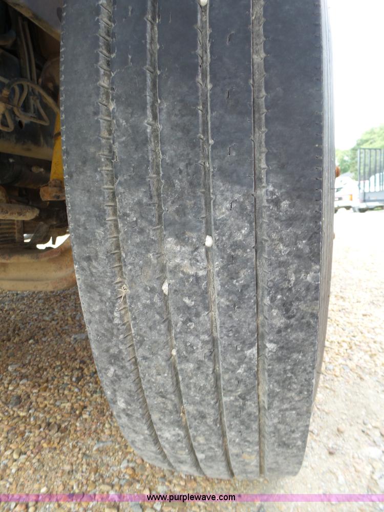 image for item K8456 1990 International 3800 school bus