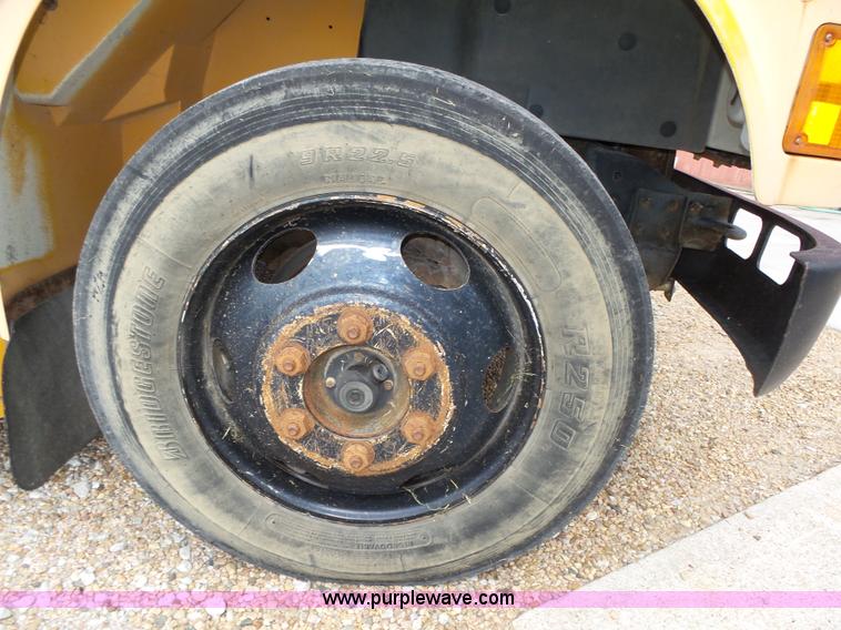 image for item K8456 1990 International 3800 school bus