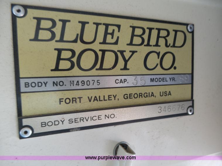 image for item K8456 1990 International 3800 school bus