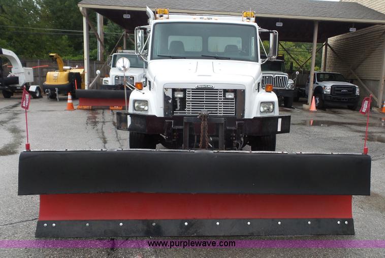 image for item L4976 2003 Freightliner FL80 dump truck