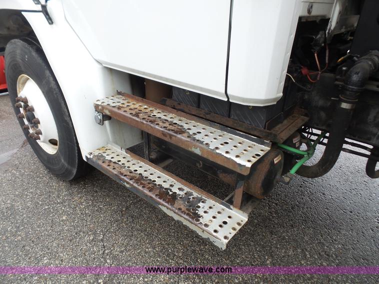 image for item L4976 2003 Freightliner FL80 dump truck