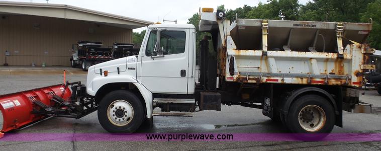 image for item L4977 2003 Freightliner FL80 dump truck