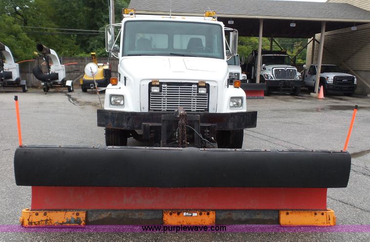 image for item L4977 2003 Freightliner FL80 dump truck