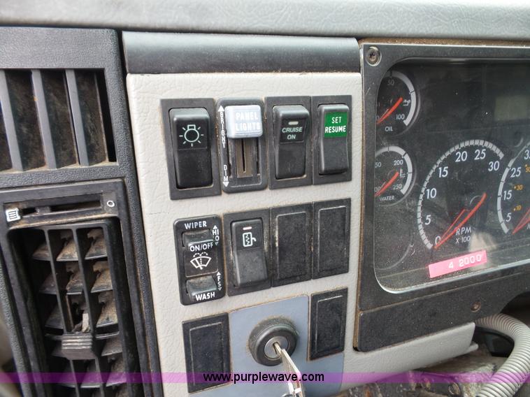 image for item L4977 2003 Freightliner FL80 dump truck