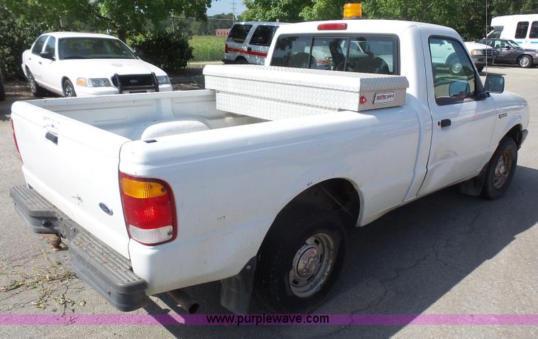 image for item L4986 1999 Ford Ranger pickup truck