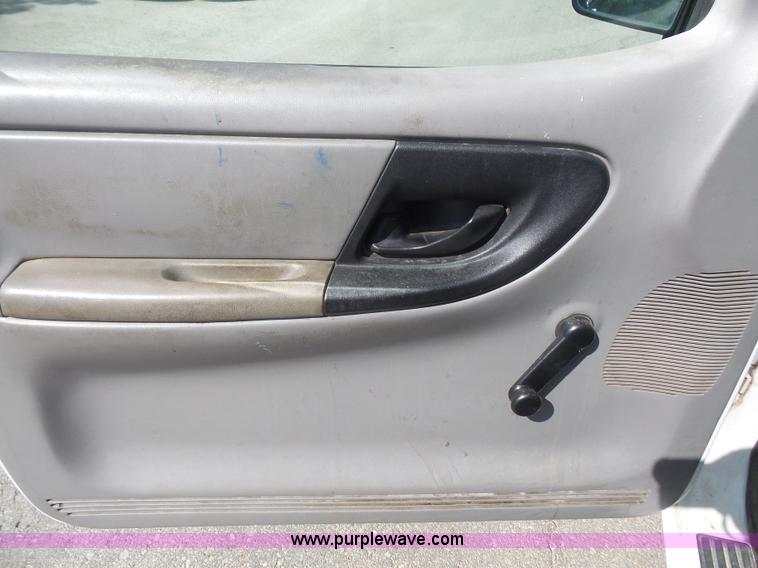 image for item L4986 1999 Ford Ranger pickup truck
