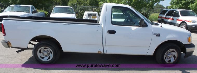 image for item L4987 2002 Ford F150 pickup truck