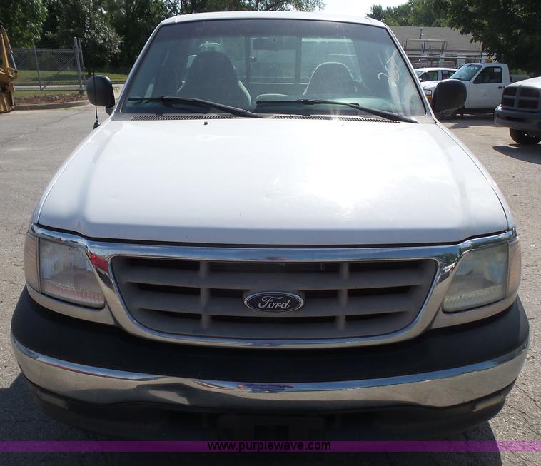 image for item L4987 2002 Ford F150 pickup truck