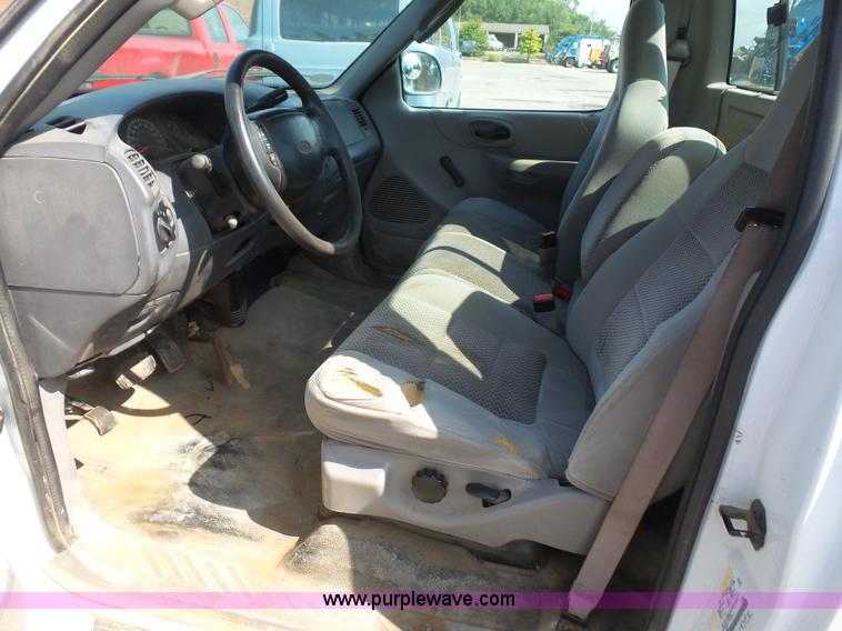 image for item L4987 2002 Ford F150 pickup truck