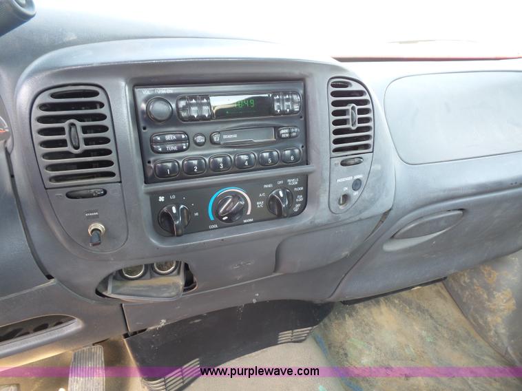 image for item L4987 2002 Ford F150 pickup truck