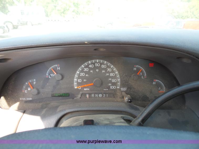 image for item L4987 2002 Ford F150 pickup truck