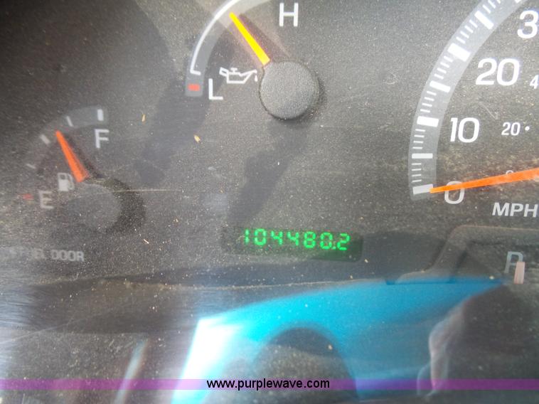 image for item L4987 2002 Ford F150 pickup truck