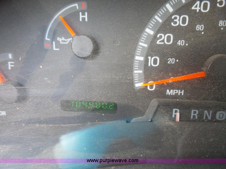 image for item L4987 2002 Ford F150 pickup truck