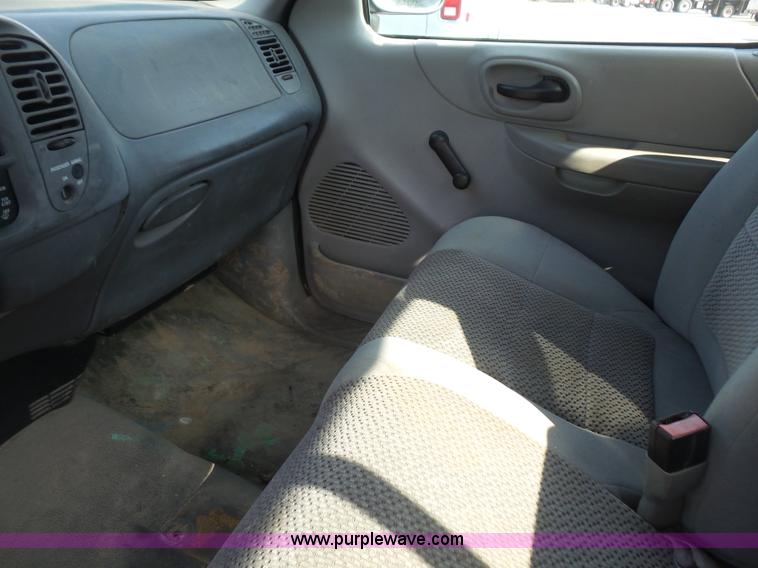 image for item L4987 2002 Ford F150 pickup truck