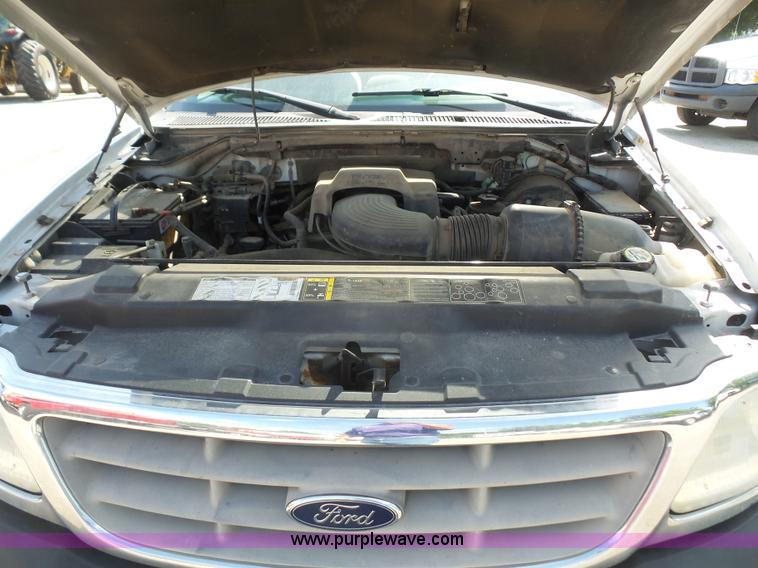 image for item L4987 2002 Ford F150 pickup truck