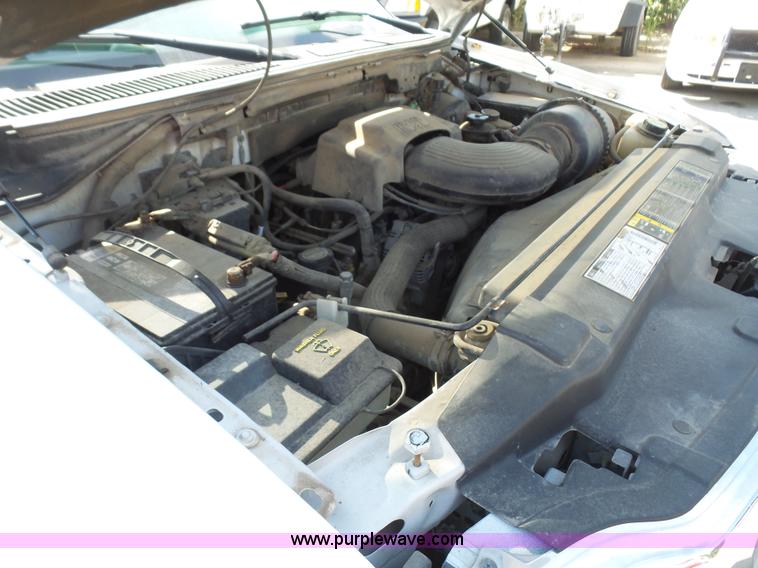 image for item L4987 2002 Ford F150 pickup truck