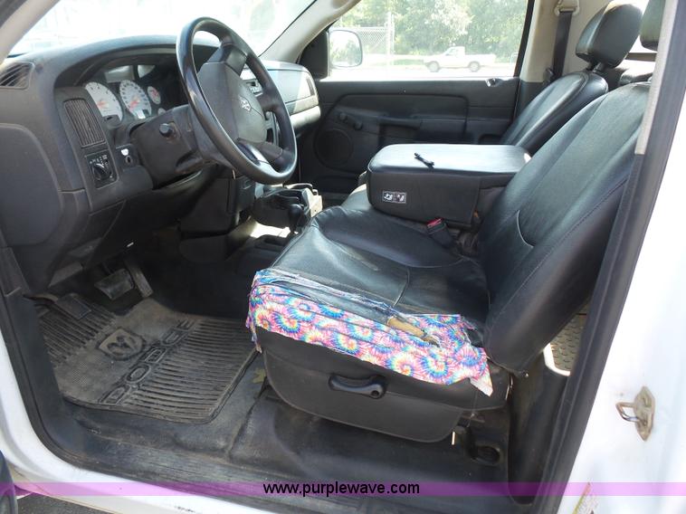 image for item L4988 2005 Dodge Ram 1500 pickup truck