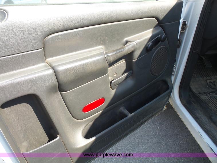 image for item L4988 2005 Dodge Ram 1500 pickup truck