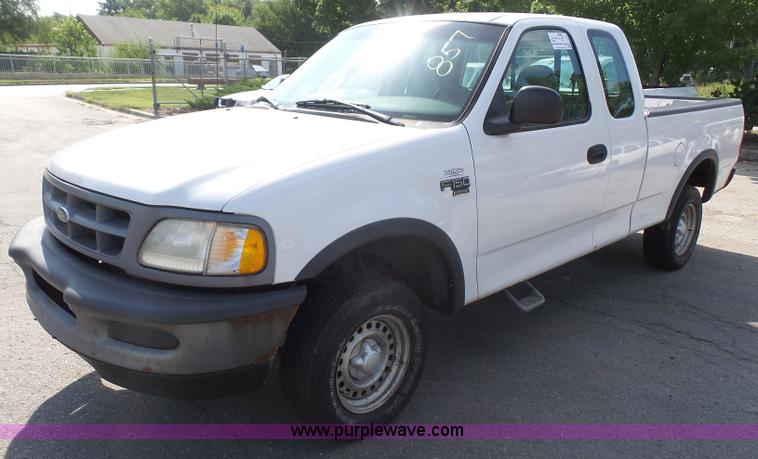 image for item L4989 1998 Ford F150 SuperCab pickup truck