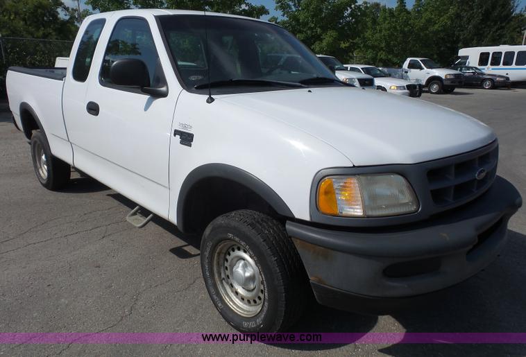 image for item L4989 1998 Ford F150 SuperCab pickup truck