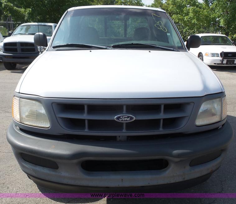 image for item L4989 1998 Ford F150 SuperCab pickup truck
