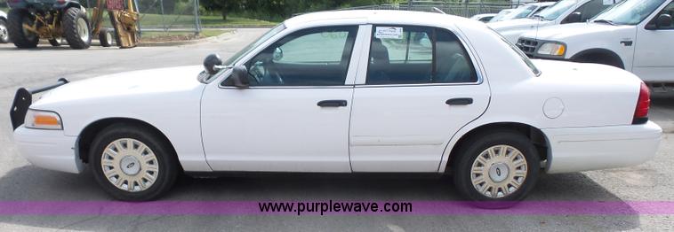 image for item L4990 2005 Ford Crown Victoria Police Interceptor