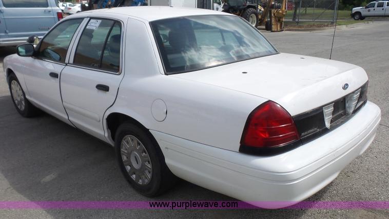image for item L4990 2005 Ford Crown Victoria Police Interceptor