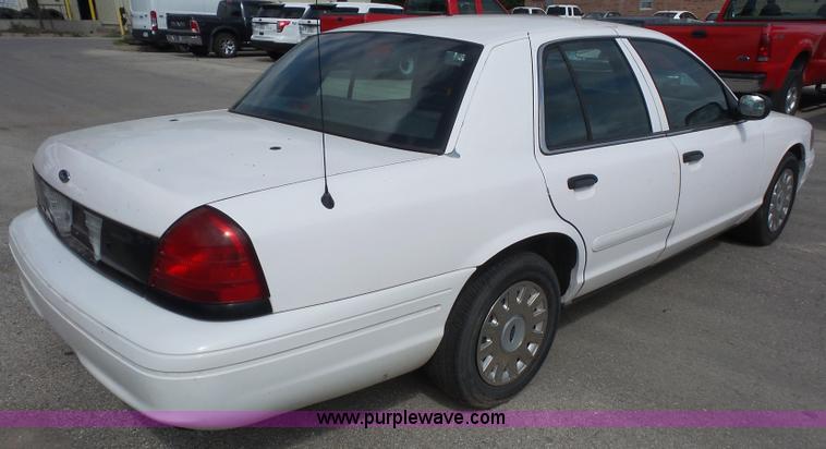 image for item L4990 2005 Ford Crown Victoria Police Interceptor