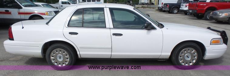image for item L4990 2005 Ford Crown Victoria Police Interceptor