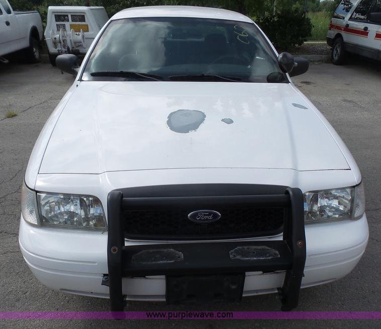 image for item L4990 2005 Ford Crown Victoria Police Interceptor
