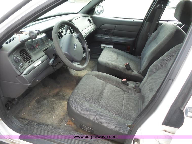 image for item L4990 2005 Ford Crown Victoria Police Interceptor