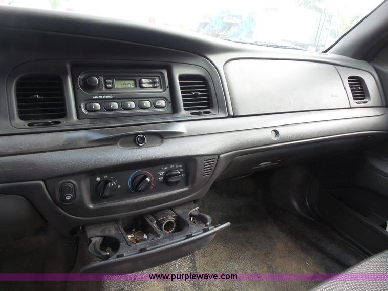 image for item L4990 2005 Ford Crown Victoria Police Interceptor