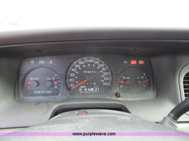 image for item L4990 2005 Ford Crown Victoria Police Interceptor