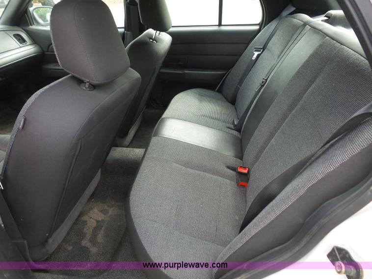 image for item L4990 2005 Ford Crown Victoria Police Interceptor