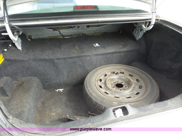 image for item L4990 2005 Ford Crown Victoria Police Interceptor