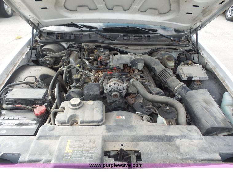 image for item L4990 2005 Ford Crown Victoria Police Interceptor