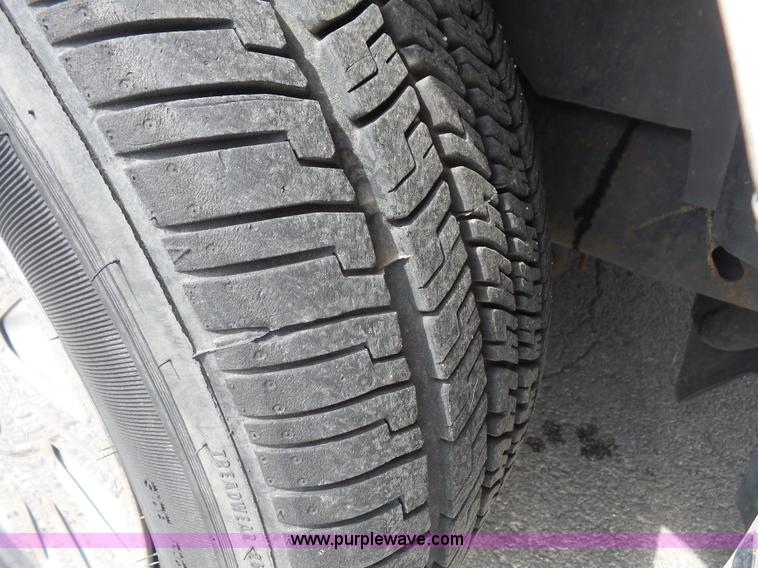 image for item L4990 2005 Ford Crown Victoria Police Interceptor