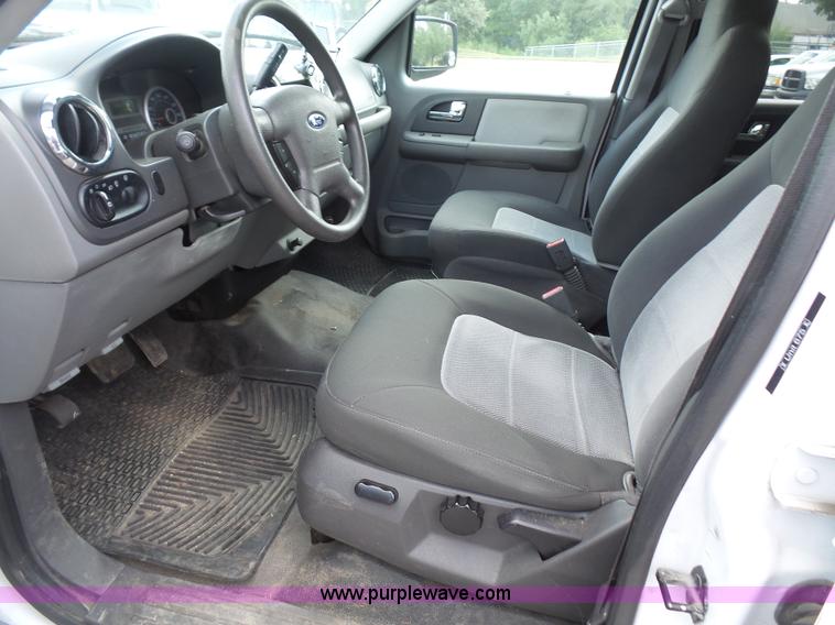 image for item L4991 2006 Ford Expedition XLT SUV