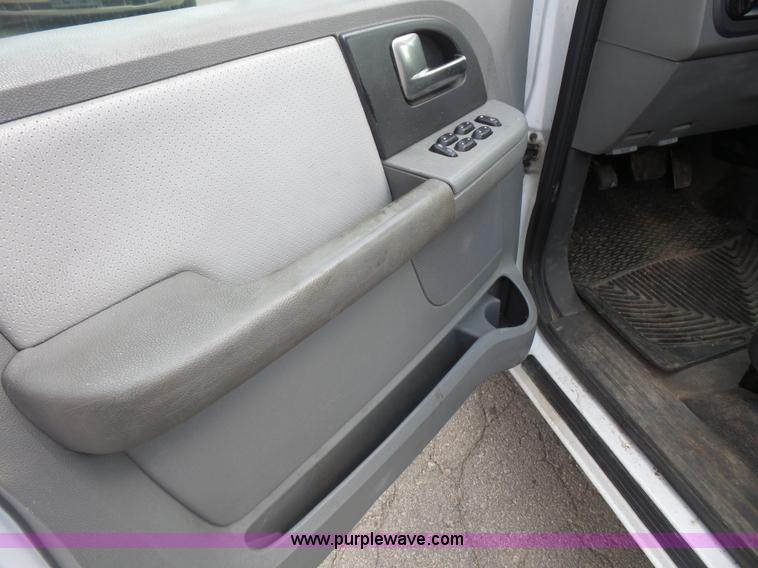 image for item L4991 2006 Ford Expedition XLT SUV