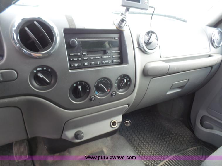 image for item L4991 2006 Ford Expedition XLT SUV