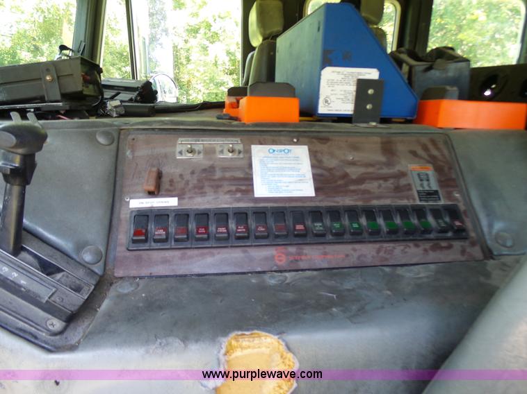 image for item L7087 1996 Sutphen Crew Cab ladder fire truck