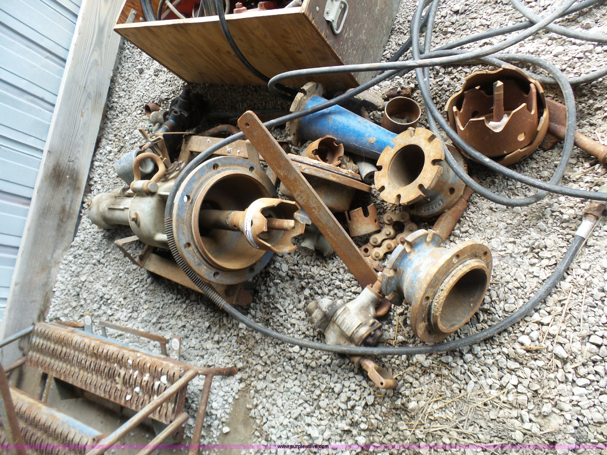 Mueller water main tap machine in Gladstone, MO Item AV9877 sold