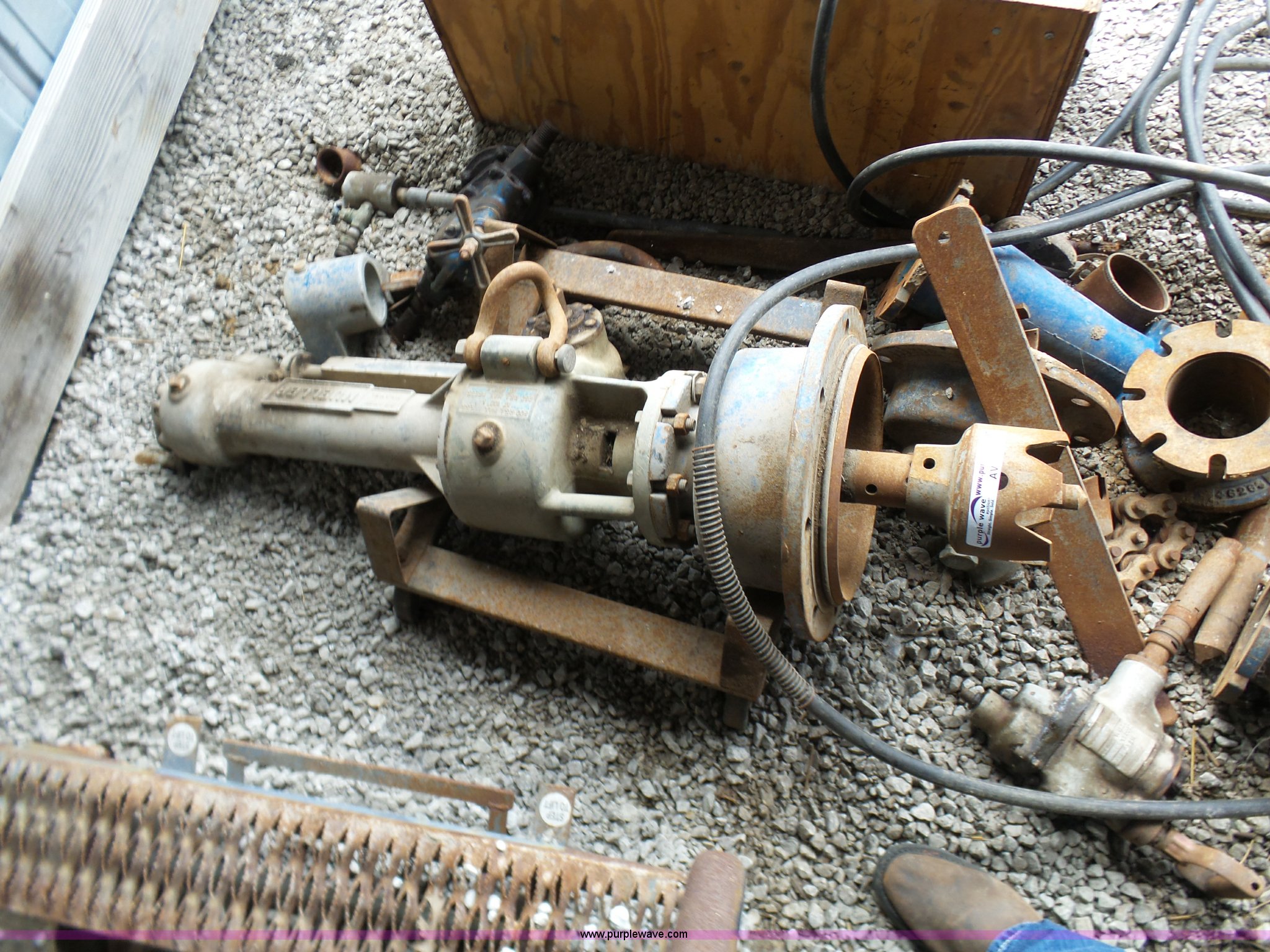 Mueller water main tap machine in Gladstone, MO Item AV9877 sold