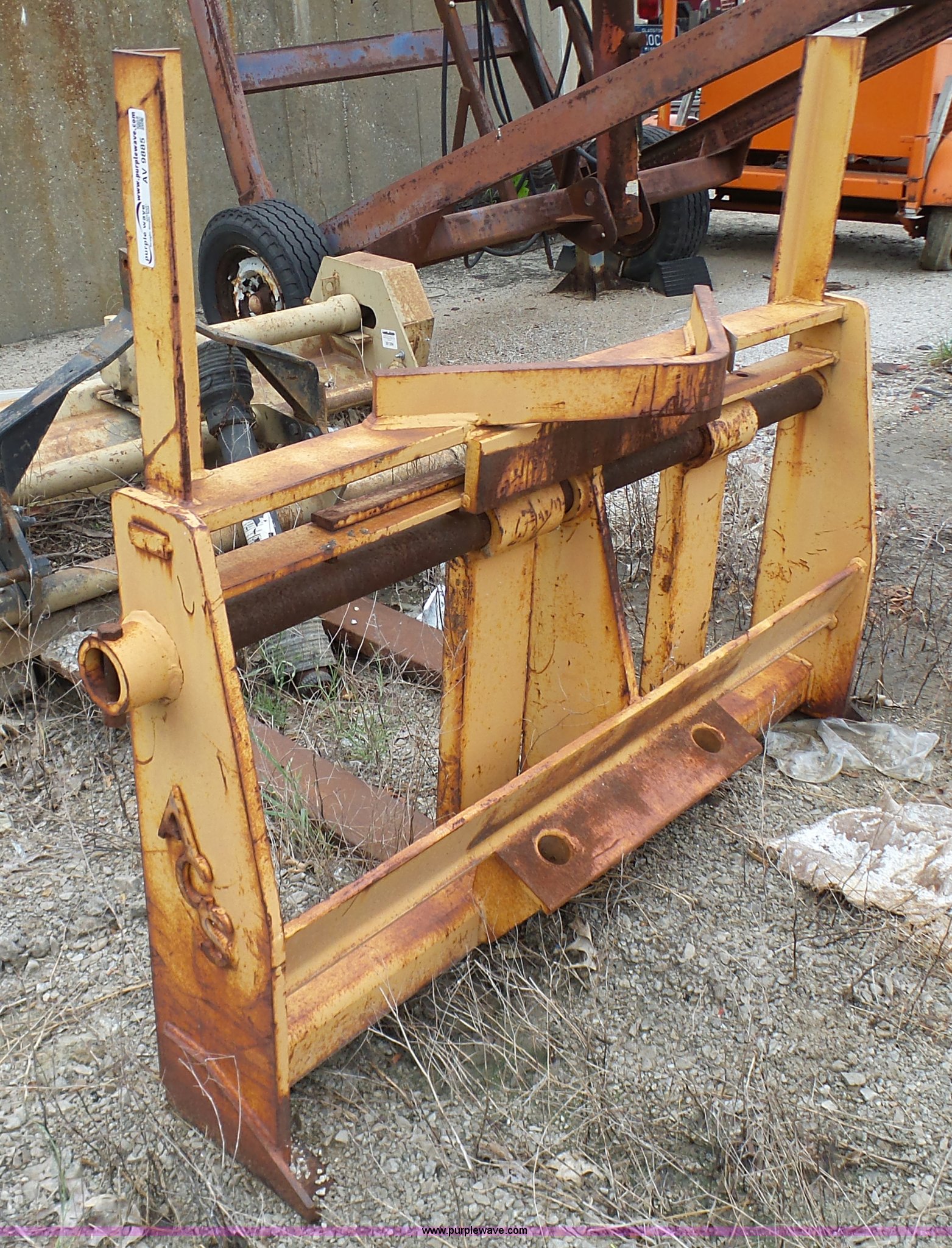 ACS wheel loader forks in Gladstone, MO Item AV9885 sold Purple Wave