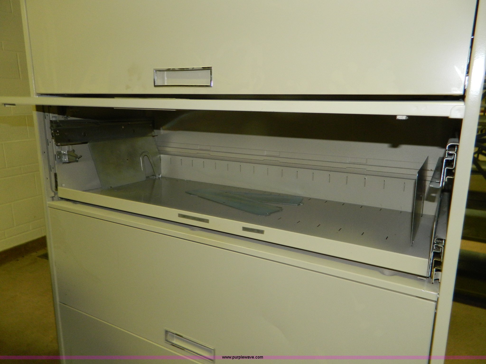 Furniture in Hays, KS Item BI9809 sold Purple Wave