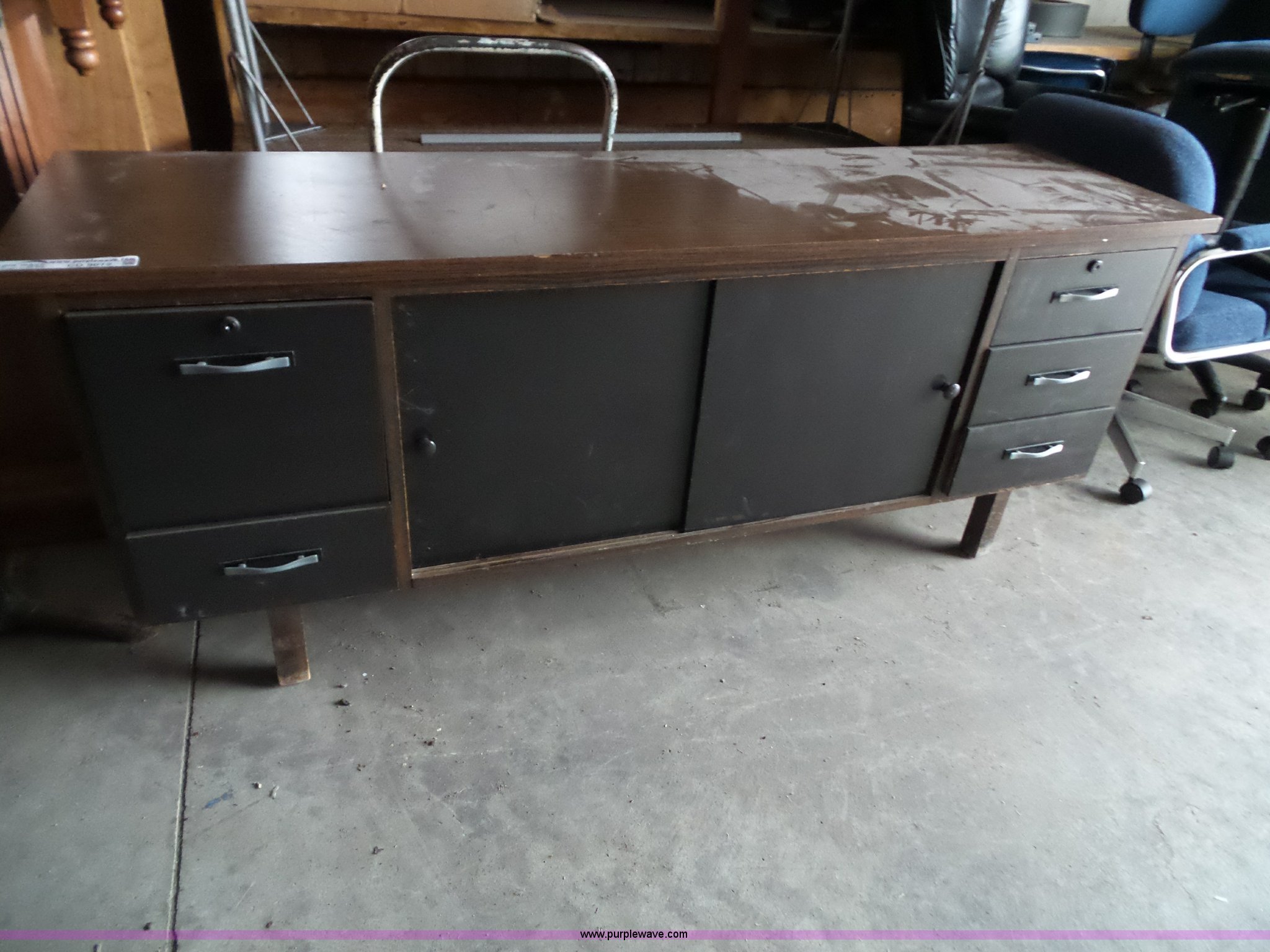 Furniture in Junction City, KS Item CD9012 sold Purple Wave