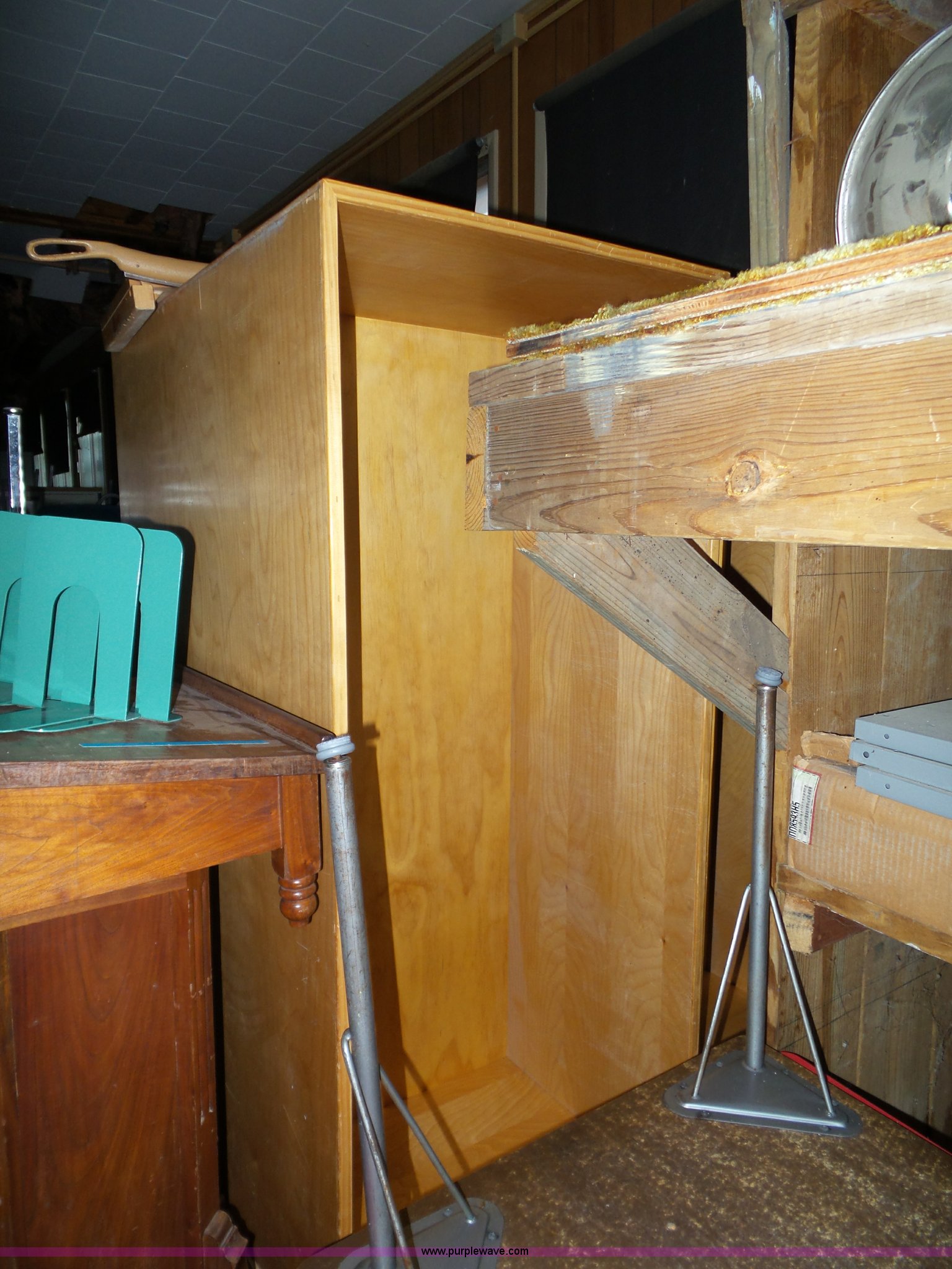 Furniture in Junction City, KS Item CD9012 sold Purple Wave